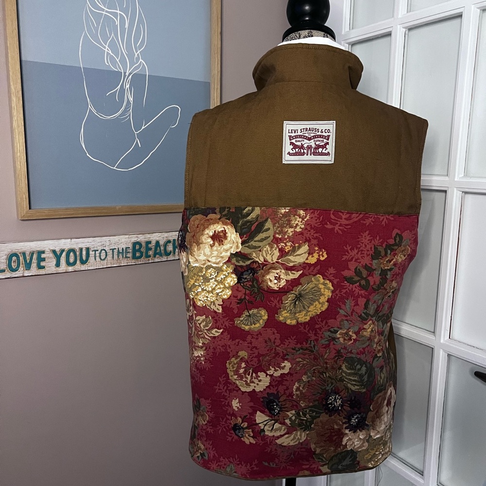 🌻five -stitched by tina- 
One of a kind Upcycled Levi Strauss Floral Vest